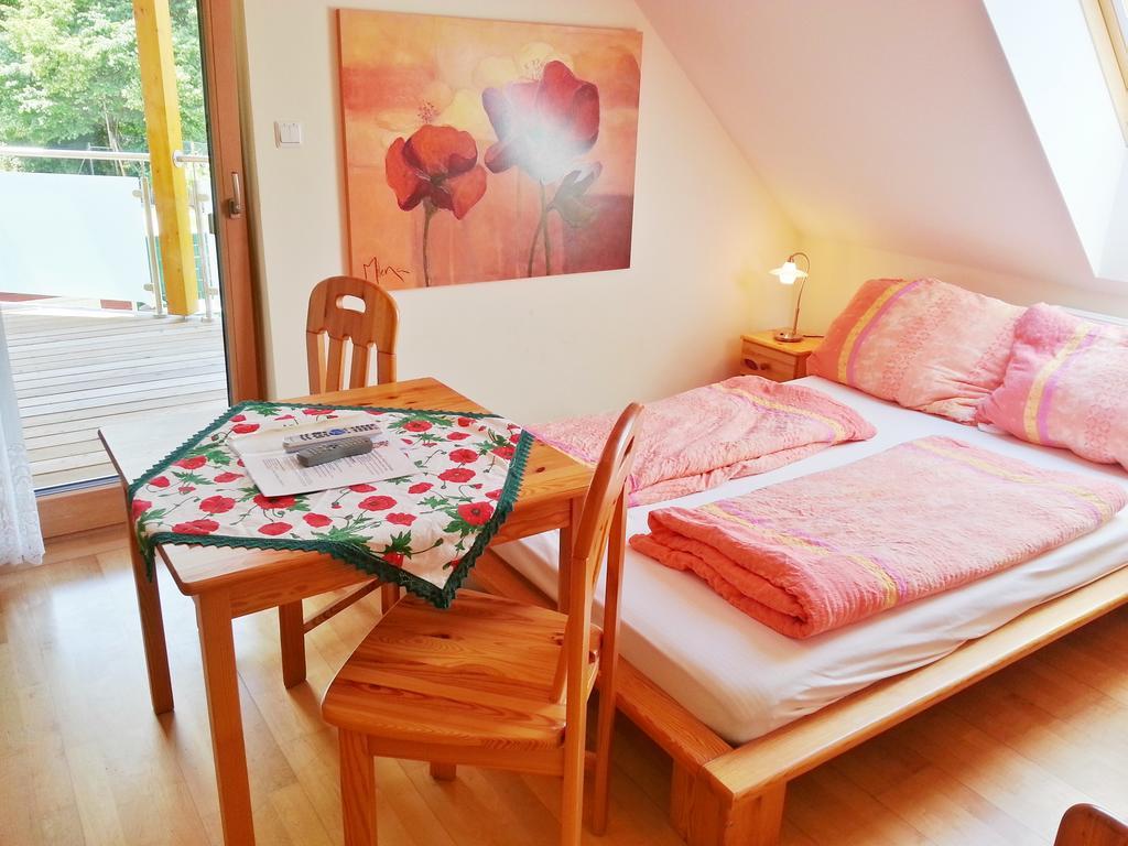 Gastehaus Zur Schonen Aussicht Bed & Breakfast Spitz an der Donau Bilik gambar